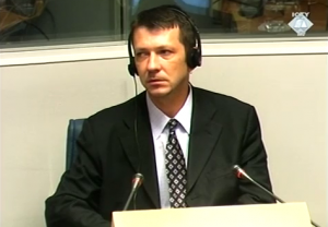 Elvir Jahić svedoči o masakru u autobusu kod Rajlovca 1992. (ICTY TV, 04.112004.)